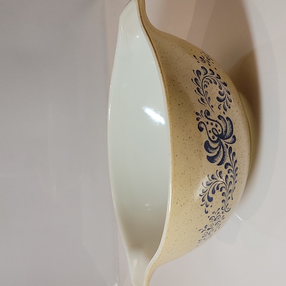 Vintage Pyrex Homestead Cinderella nesting mixing bowl 442 -1.5l